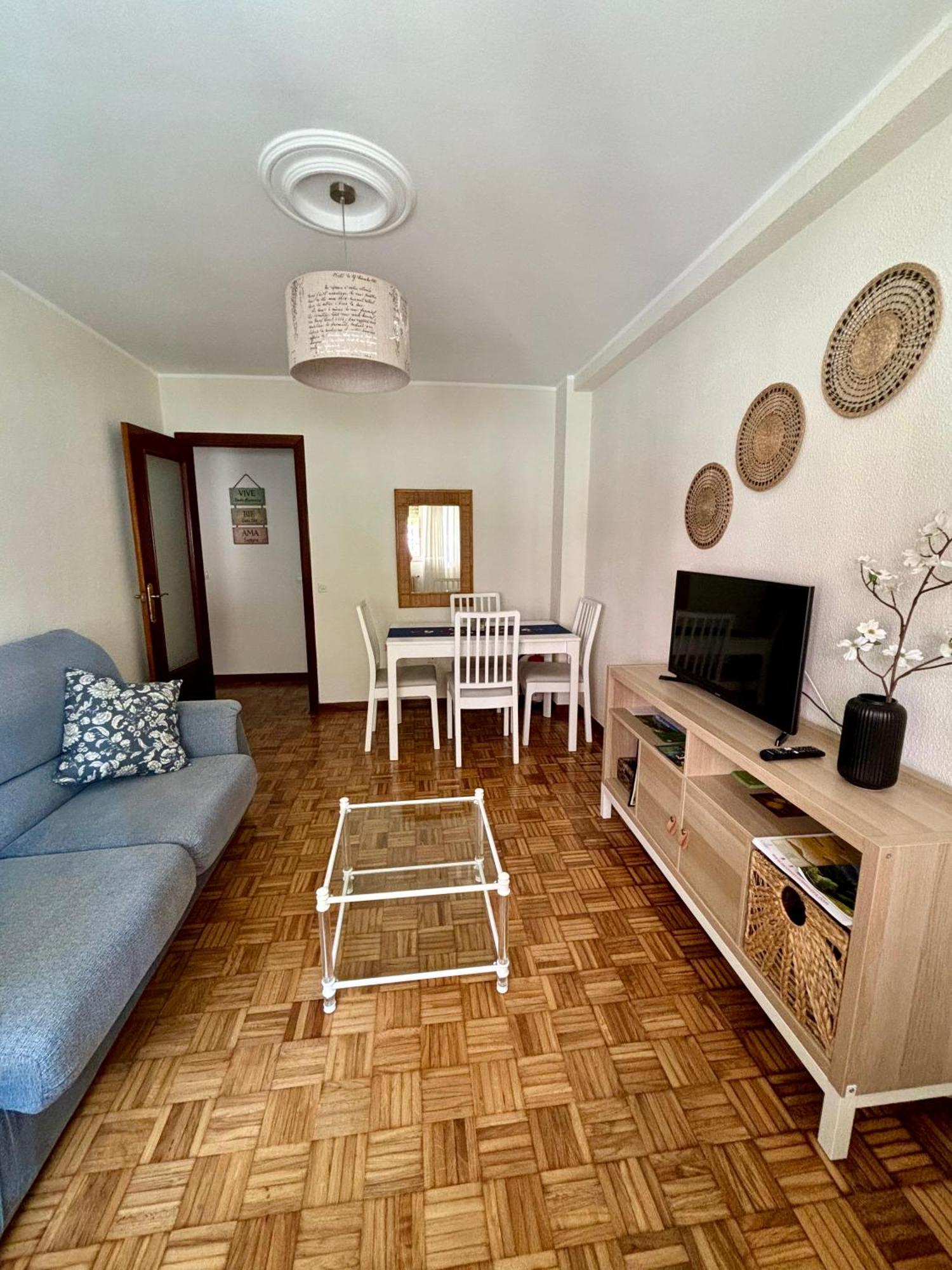 Piso En El Precioso Pueblo De Colunga Apartment Bagian luar foto